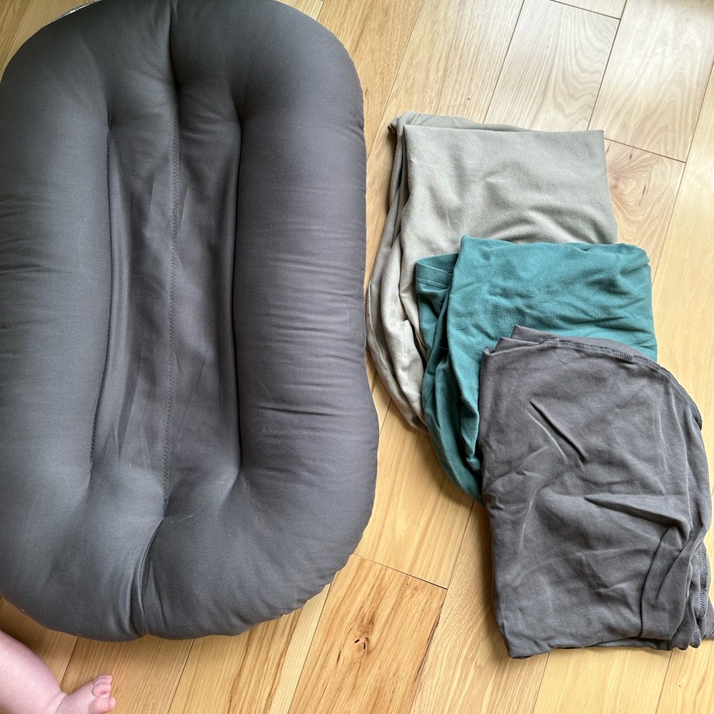 Snuggle Me lounger with 3 covers